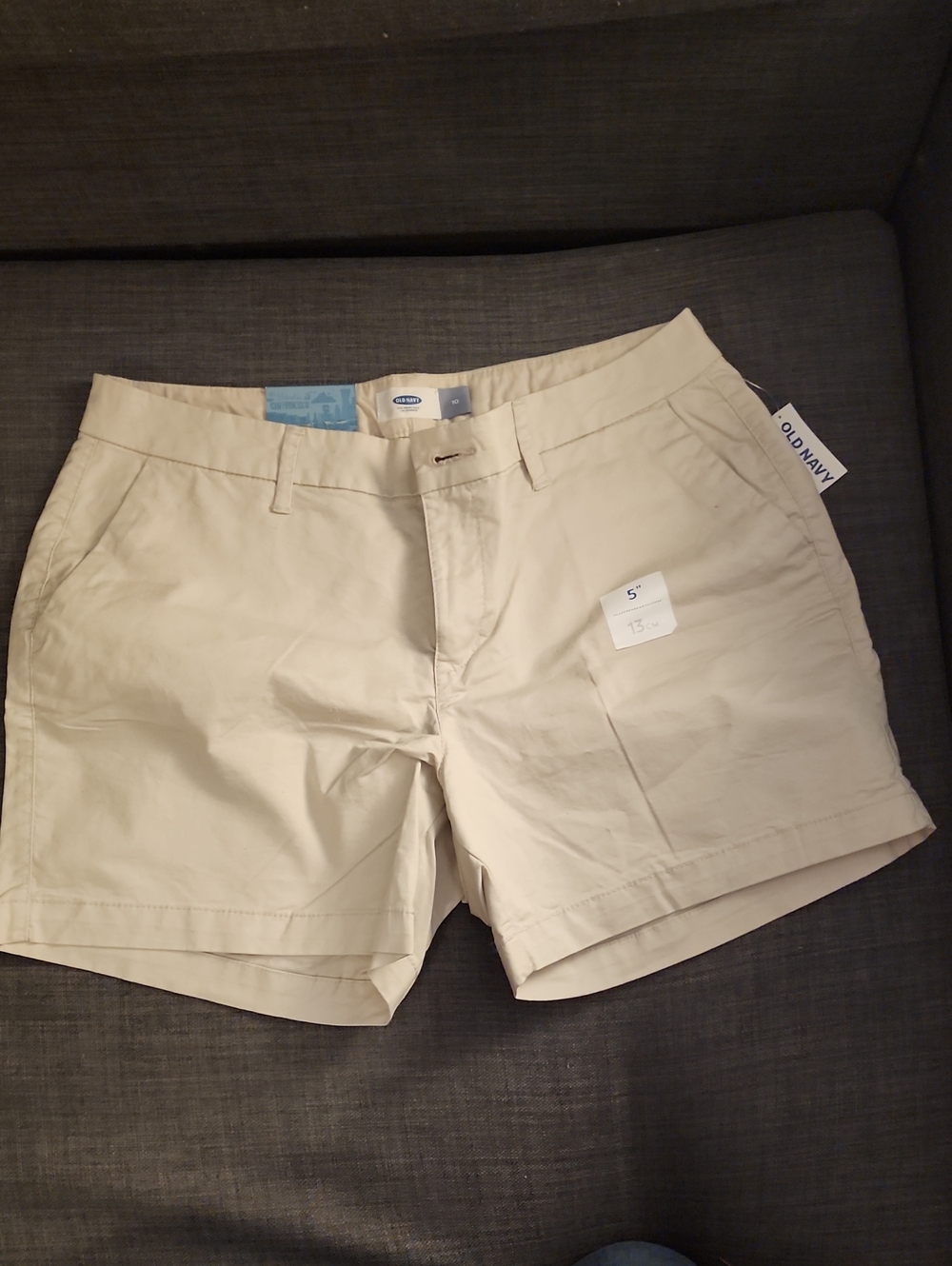 Old Navy Men’s Cream Flat-Front Chino Shorts
